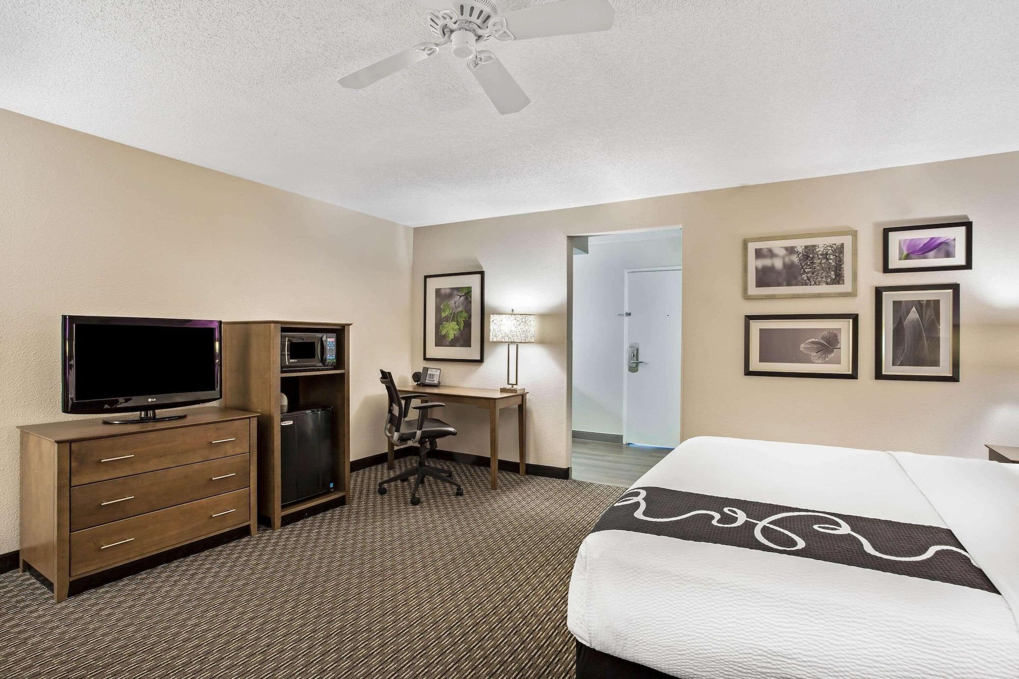 La Quinta By Wyndham Hartford Bradley Airport Hotel Windsor Locks Exterior foto