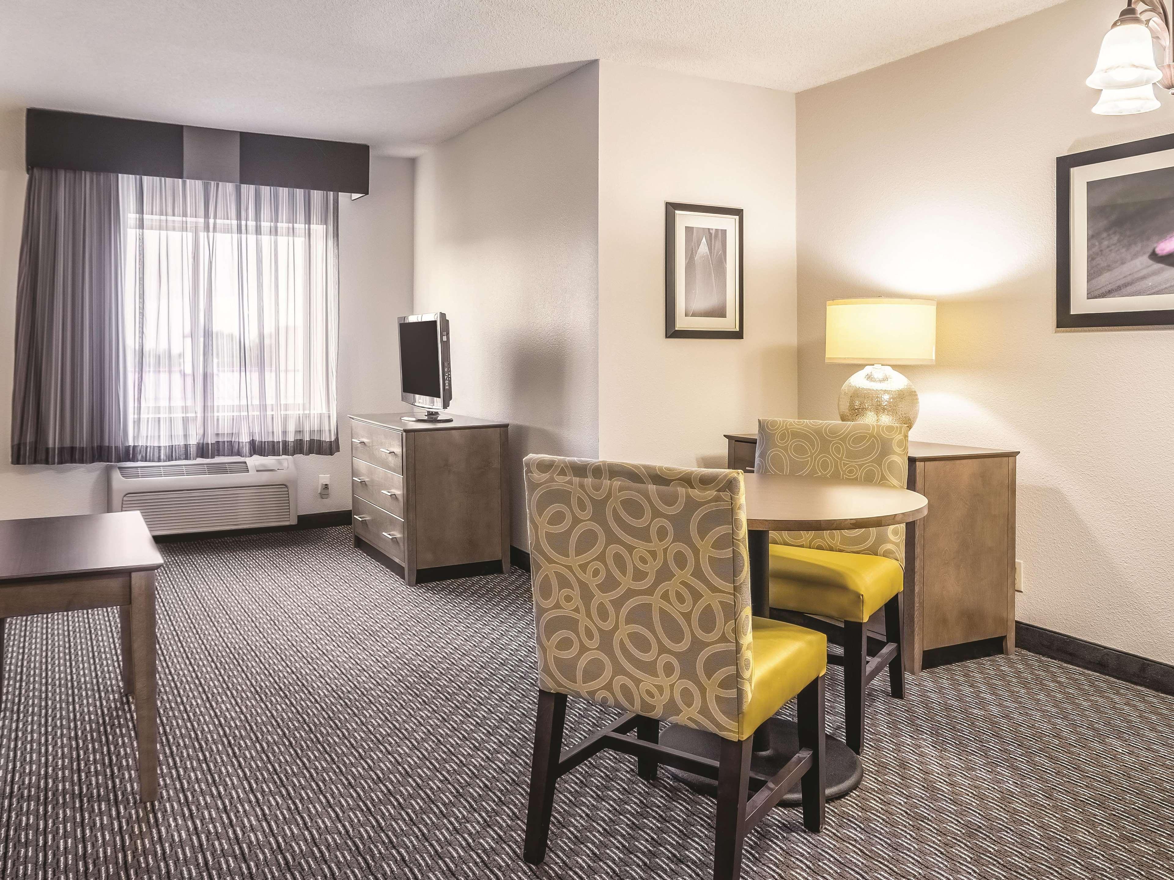 La Quinta By Wyndham Hartford Bradley Airport Hotel Windsor Locks Exterior foto
