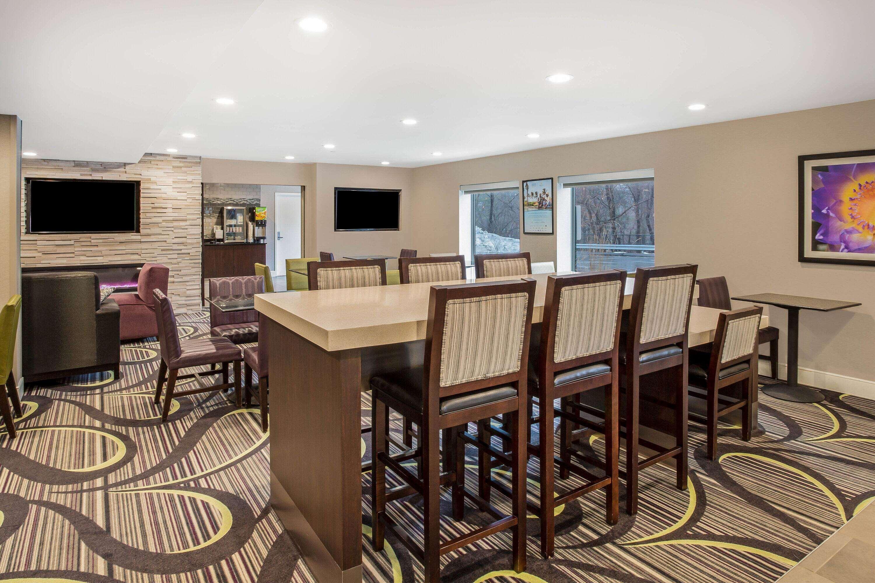 La Quinta By Wyndham Hartford Bradley Airport Hotel Windsor Locks Exterior foto