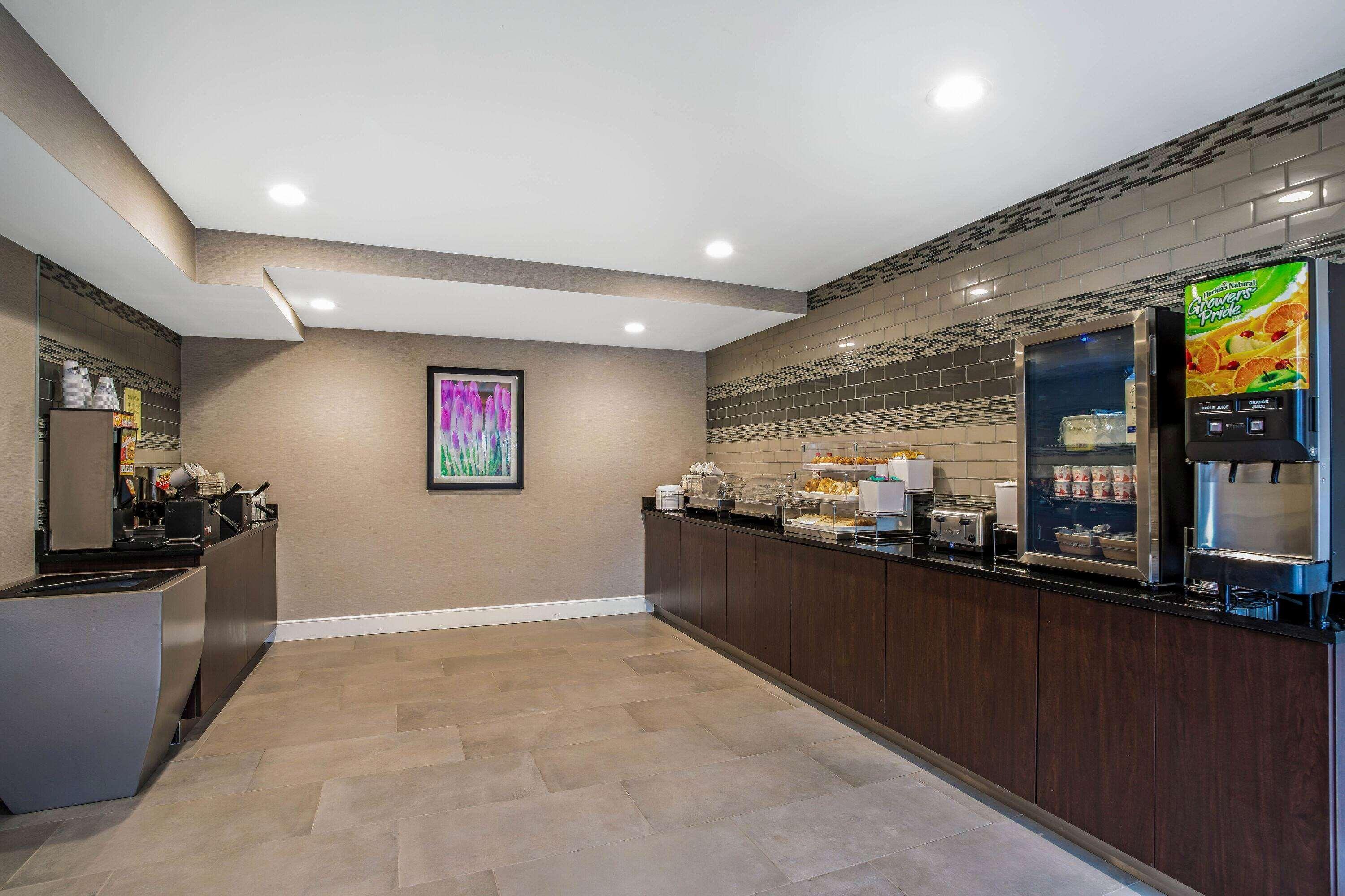 La Quinta By Wyndham Hartford Bradley Airport Hotel Windsor Locks Exterior foto