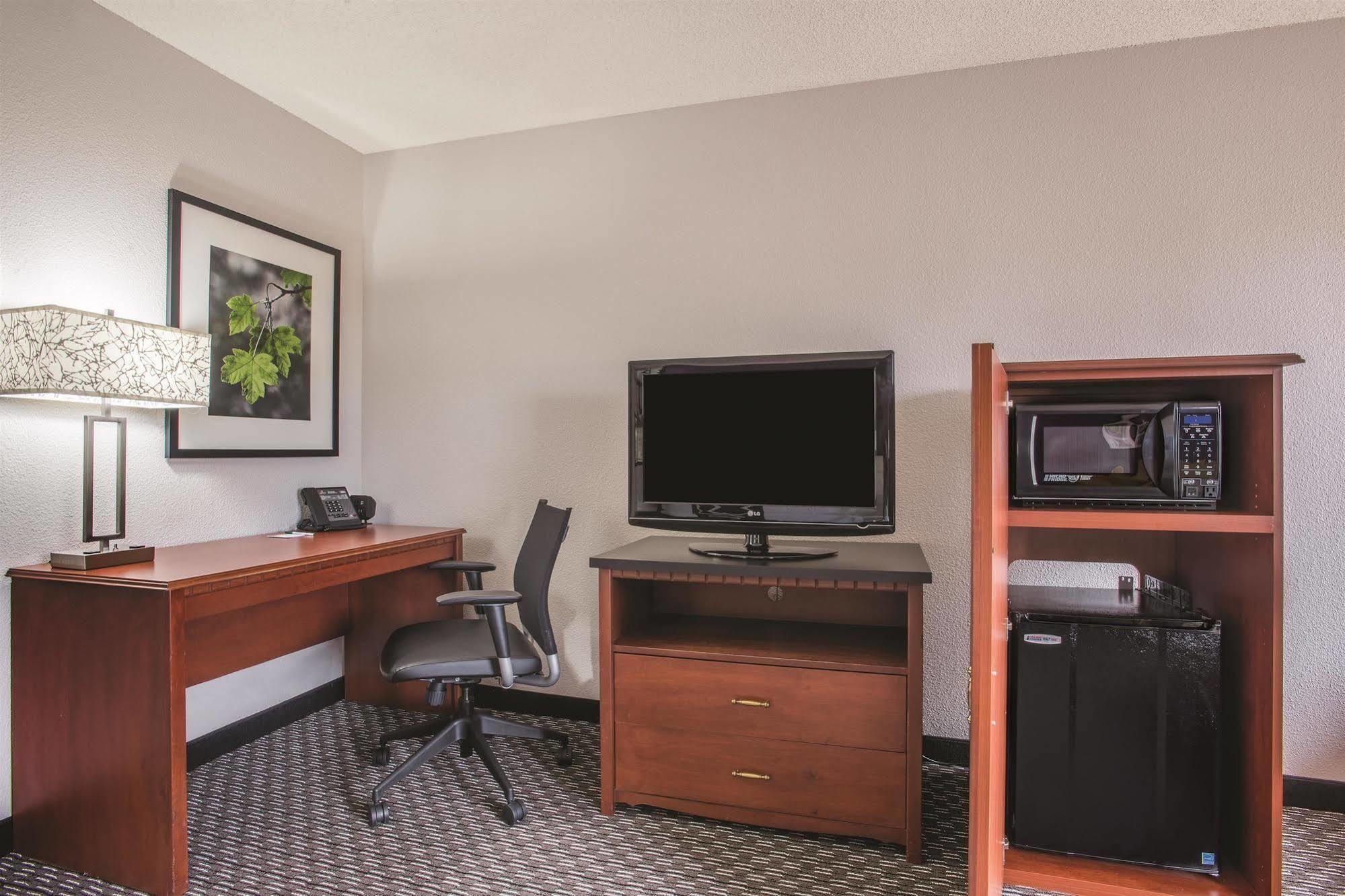 La Quinta By Wyndham Hartford Bradley Airport Hotel Windsor Locks Exterior foto